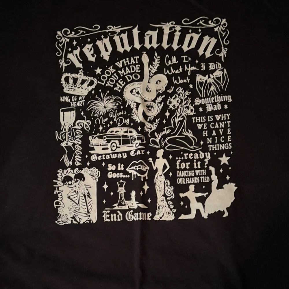 Taylor Swift Black Reputation Graphic T-Shirt - Picture 3 of 4